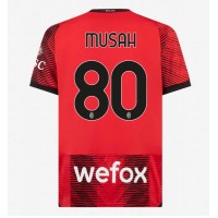 Camiseta AC Milan Yunus Musah #80 Primera Equipación Replica 2023-24 mangas cortas